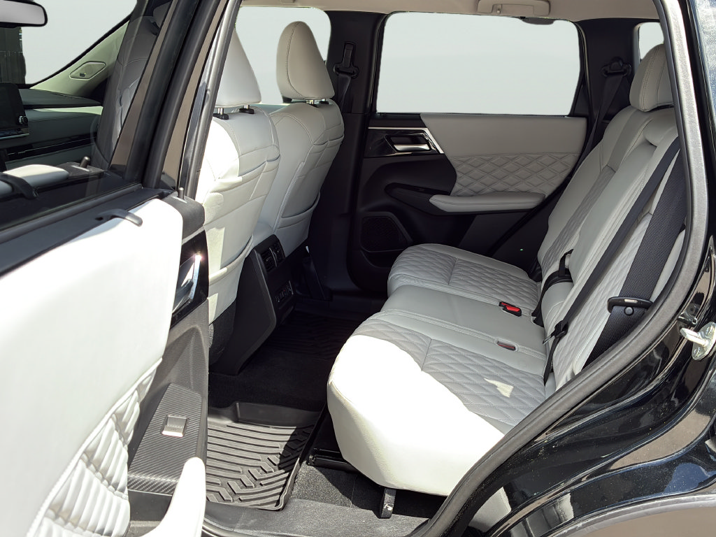 Used 2024 Mitsubishi Outlander SEL FWD image 16