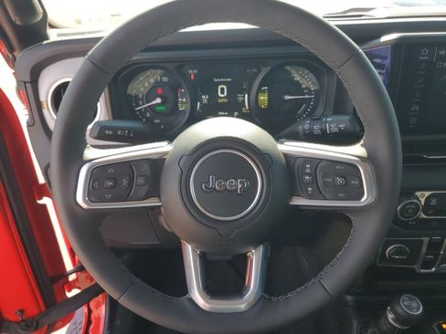 Used 2025 Jeep Wrangler Unlimited Sahara image 13