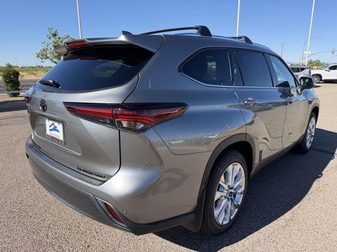 New 2026 Toyota Highlander Limited AWD/4WD image 5