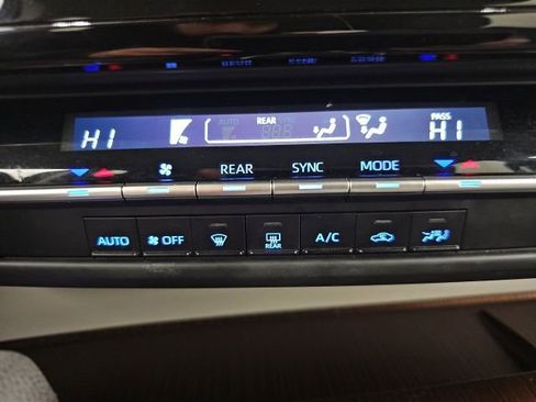 Used 2024 Toyota Sienna LE image 24