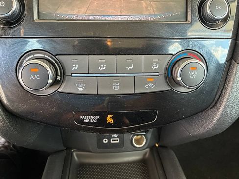 Used 2020 Nissan Rogue S FWD image 30