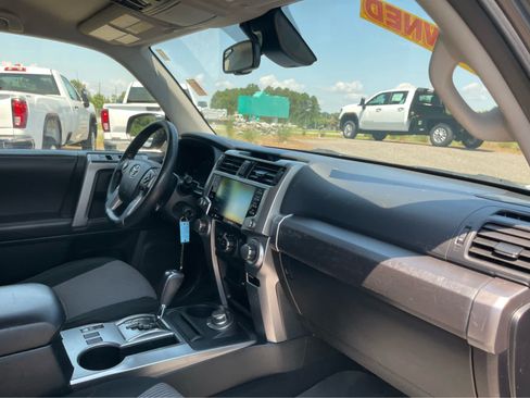 Used 2020 Toyota 4Runner SR5 AWD/4WD image 29