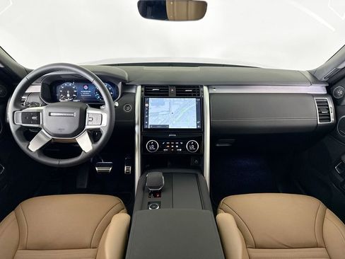 Used 2025 Land Rover Discovery Dynamic SE AWD/4WD image 9