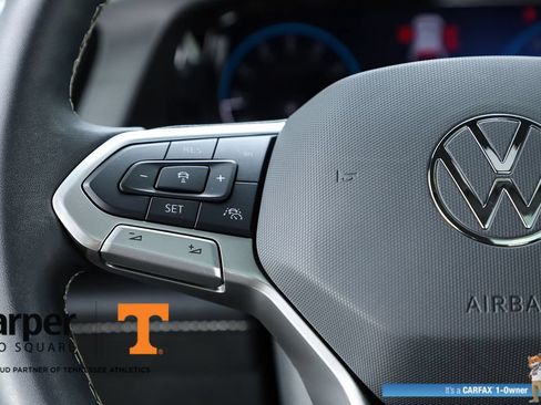 Used 2024 Volkswagen Atlas Cross Sport SE w/ Panoramic Sunroof Package FWD image 21