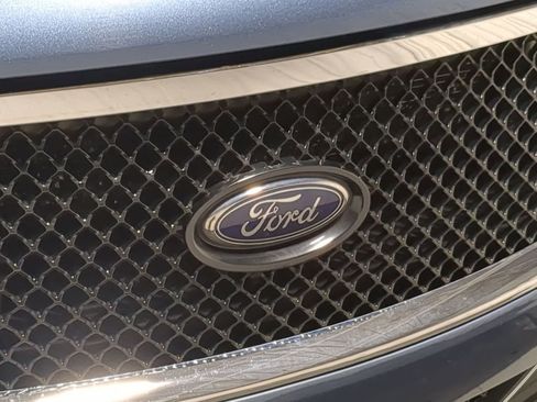 Used 2018 Ford Taurus SHO image 19