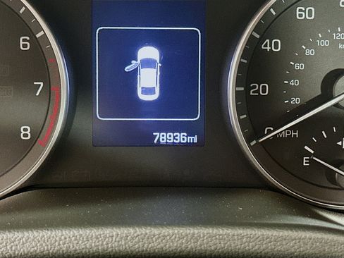 Used 2017 Hyundai Elantra Limited FWD image 19