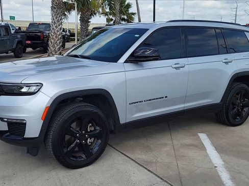 Certified 2024 Jeep Grand Cherokee L Limited w/ Black Appearance Package AWD/4WD image 4