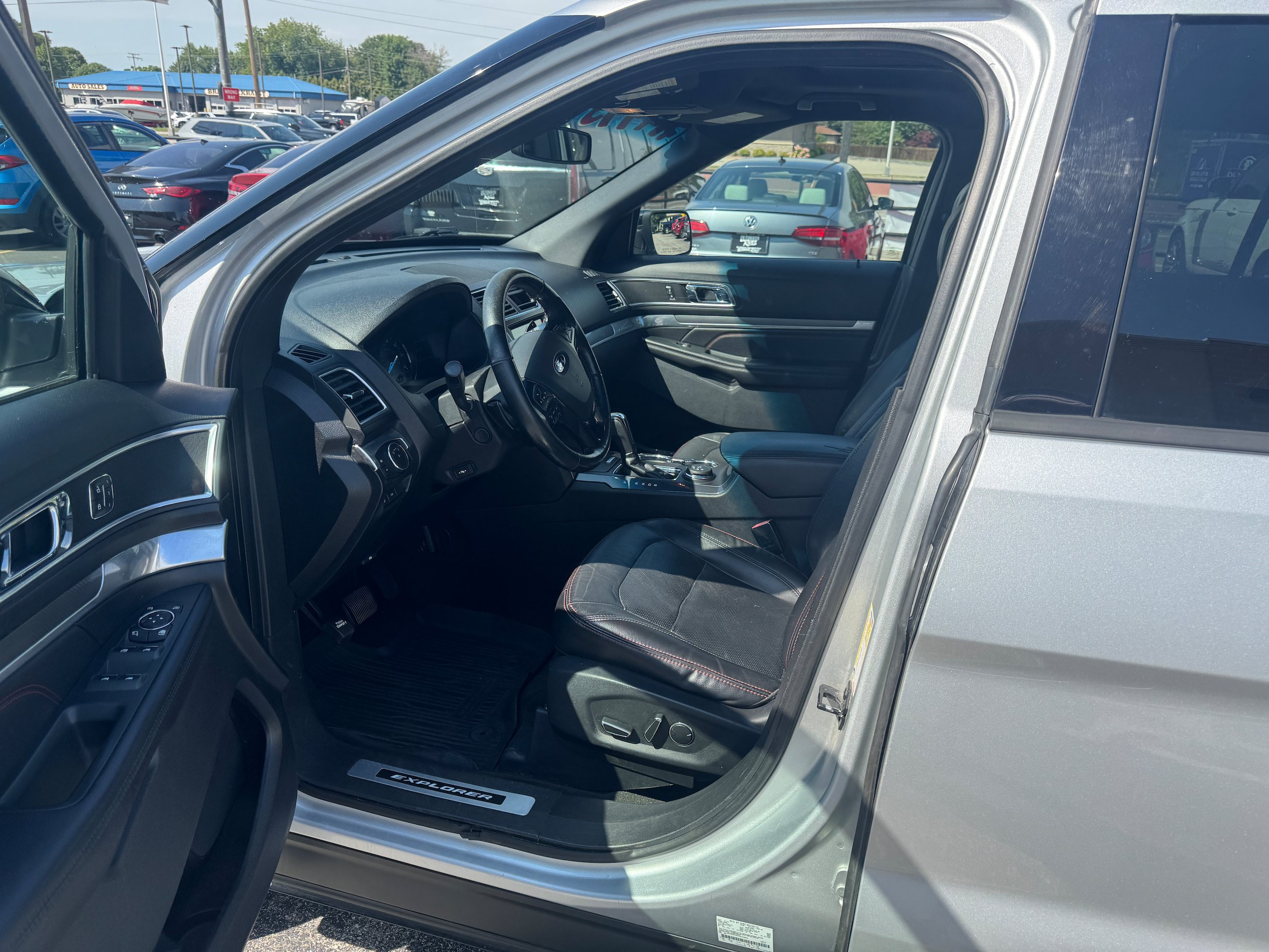 Used 2017 Ford Explorer Sport w/ Equipment Group 401A AWD/4WD image 12