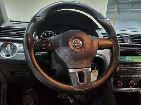 Used 2015 Volkswagen Passat 1.8T Wolfsburg Edition image 25
