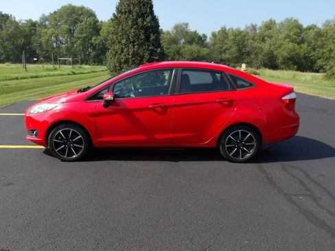 Used 2015 Ford Fiesta SE w/ Equipment Group 201A FWD image 2