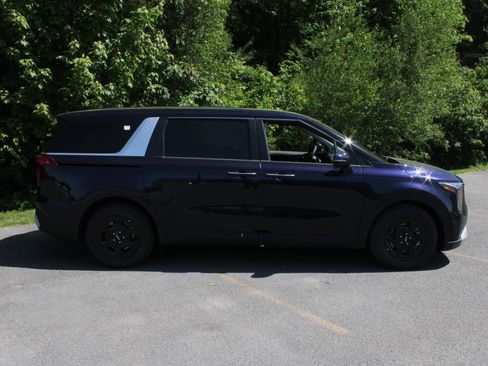 New 2026 Kia Carnival FWD image 4