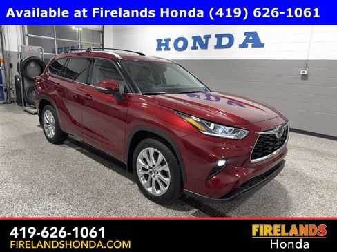 Used 2023 Toyota Highlander Limited image 2
