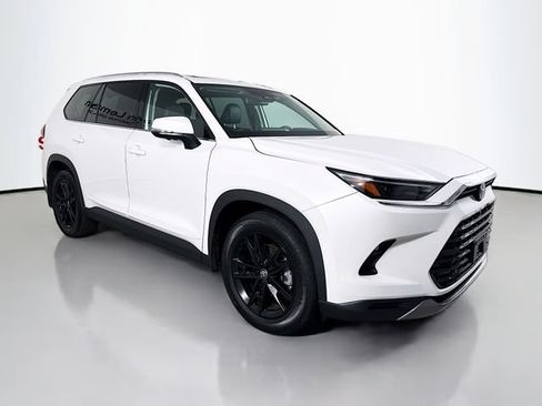 Used 2025 Toyota Grand Highlander AWD image 1