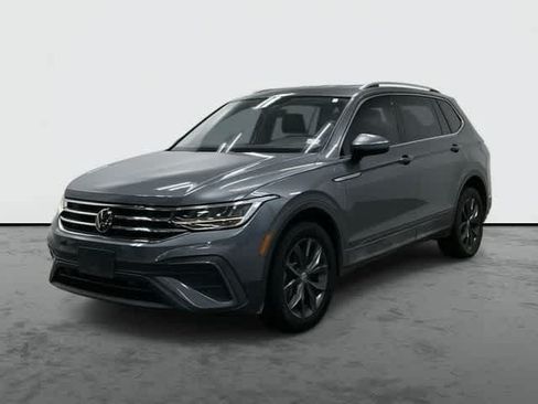 Used 2022 Volkswagen Tiguan SE FWD image 1