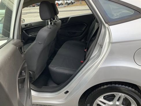 Used 2019 Ford Fiesta SE image 12