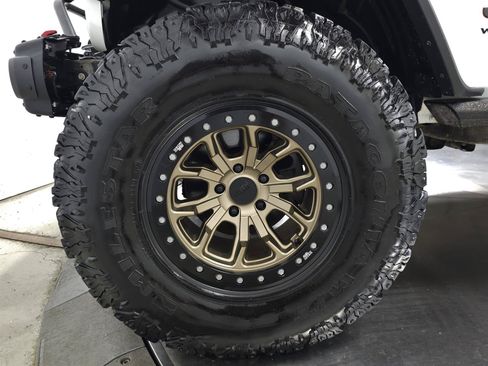 Used 2018 Jeep Wrangler Unlimited Rubicon AWD/4WD image 14