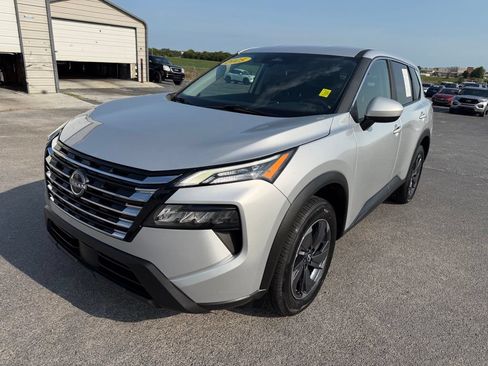 Used 2025 Nissan Rogue SV FWD image 36