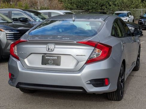Used 2018 Honda Civic Touring image 5