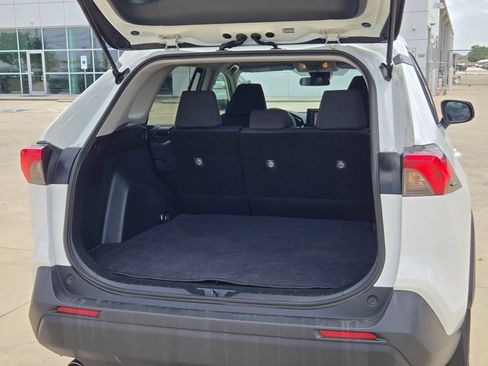 Used 2021 Toyota RAV4 LE FWD image 25