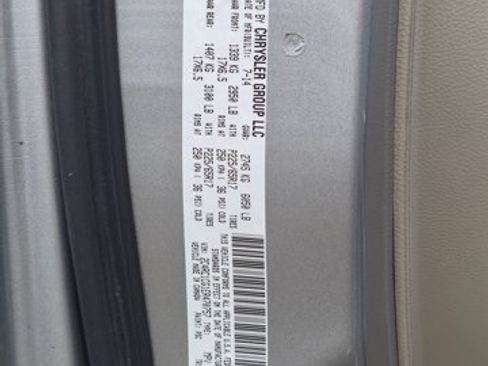 Used 2014 Chrysler Town & Country Touring-L w/ Driver Convenience Group FWD image 17