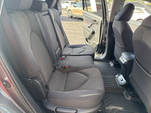 Used 2020 Toyota Highlander LE image 46