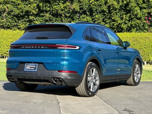 Certified 2025 Porsche Cayenne image 8