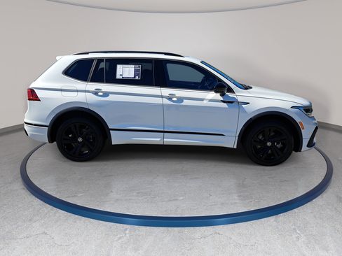Used 2023 Volkswagen Tiguan SE R-Line FWD image 4