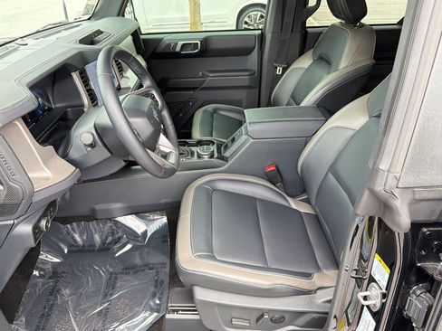 Used 2025 Ford Bronco Outer Banks AWD/4WD image 5