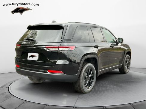 New 2025 Jeep Grand Cherokee Altitude image 3