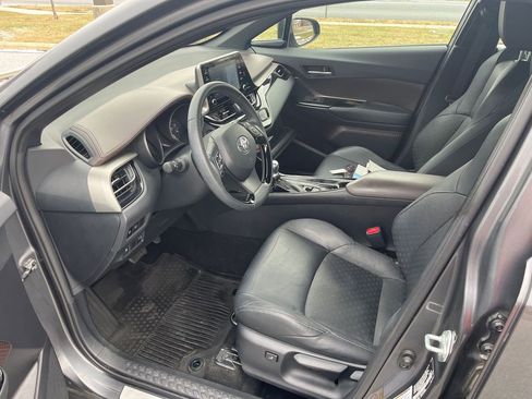 Used 2019 Toyota C-HR Limited image 15