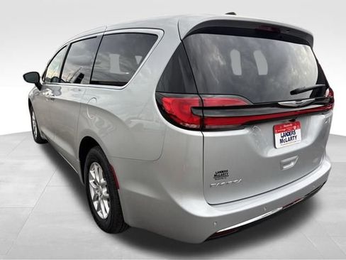 New 2026 Chrysler Pacifica Select image 4