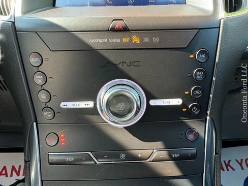 Used 2020 Ford Edge Titanium image 29