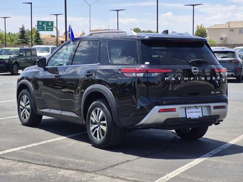 Used 2025 Nissan Pathfinder SL AWD/4WD image 5