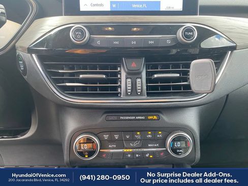 Used 2020 Ford Escape Titanium w/ Titanium Premium Package 2.0 AWD/4WD image 15
