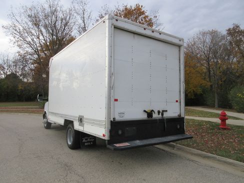 Used 2018 Chevrolet Express 3500 w/ Driver Convenience Package image 26