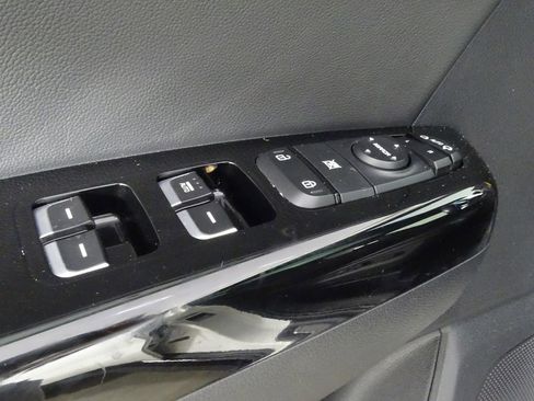 Used 2021 Kia Sportage S w/ S FWD Premium Package image 18