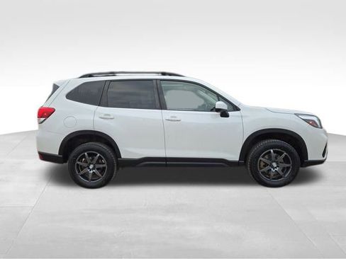 Used 2020 Subaru Forester Premium image 13