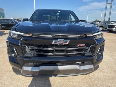Used 2024 Chevrolet Colorado Z71 w/ Z71 Convenience Package 2 image 3