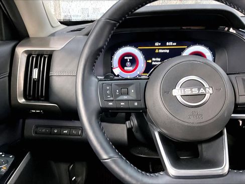 Used 2025 Nissan Pathfinder Platinum FWD image 24
