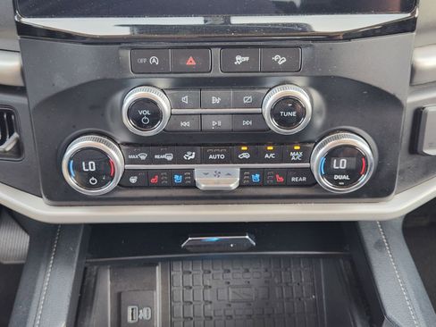 Used 2024 Ford Expedition Max XLT image 21