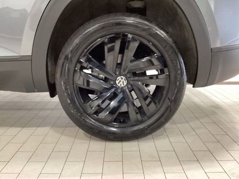 Used 2023 Volkswagen Atlas Cross Sport SE w/ Black Wheel Package AWD/4WD image 23