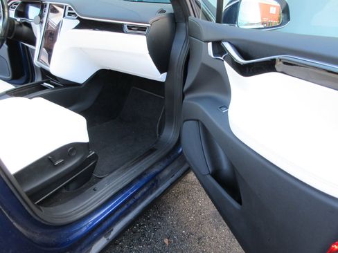 Used 2017 Tesla Model X P100D image 19