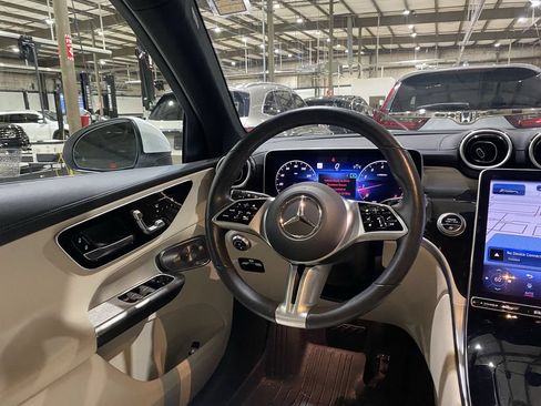 Used 2024 Mercedes-Benz GLC 300 4MATIC image 3