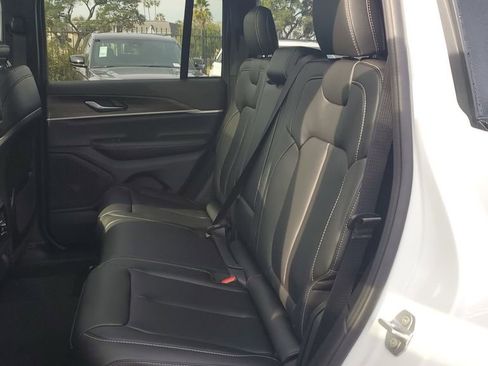 New 2025 Jeep Grand Cherokee Limited image 15