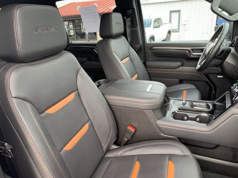 Used 2025 GMC Sierra 2500 AT4 image 28