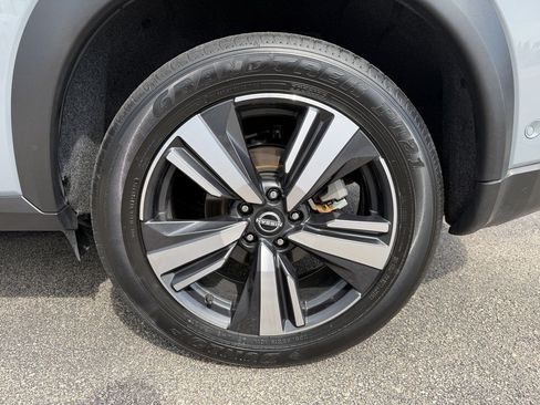 Used 2025 Nissan Rogue SL w/ SL Premium Package AWD/4WD image 9