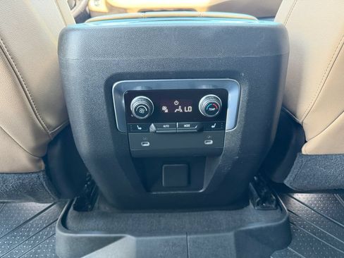 Used 2021 Chevrolet Suburban Premier w/ Premium Package AWD/4WD image 41