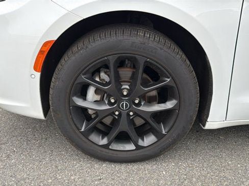Used 2026 Chrysler Pacifica Limited w/ Uconnect Theater Family Group AWD/4WD image 11