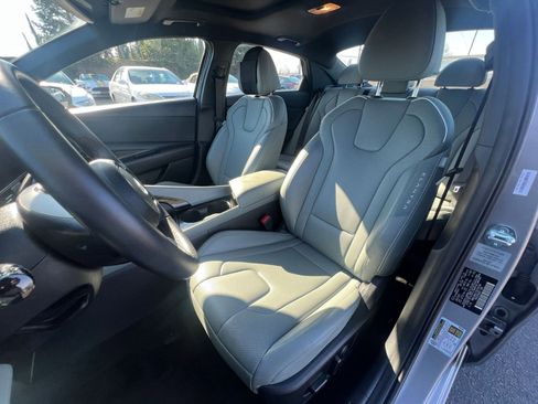 Used 2025 Hyundai Elantra Limited image 37