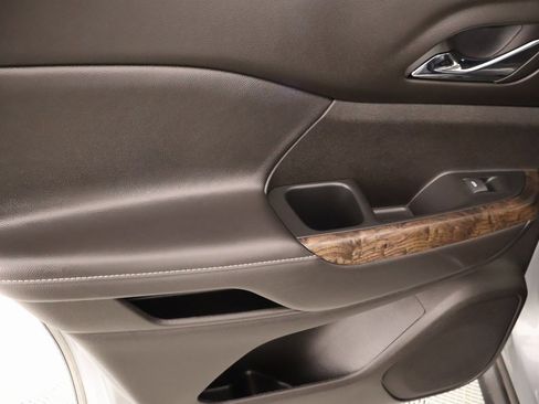 Used 2023 GMC Acadia Denali w/ Denali Technology Package image 18